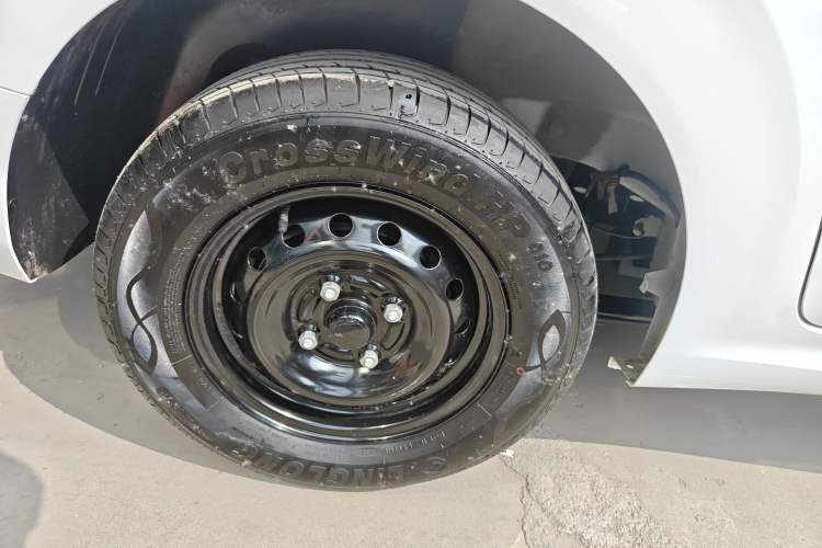 Used Wuling Hongguang New Energy 2024 All-Electric Model 300KM Standard Version Exterior 5