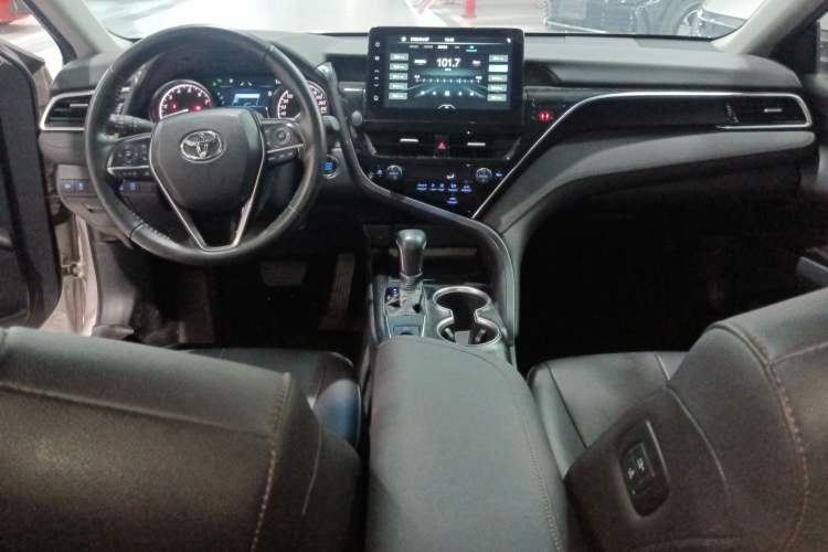 Used Toyota Camry 2021 2.0G Luxury Edition Center Console