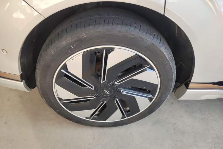 Used Dongfeng eπ eπ008 2024 210Max Range-Extended Version 6 Seats