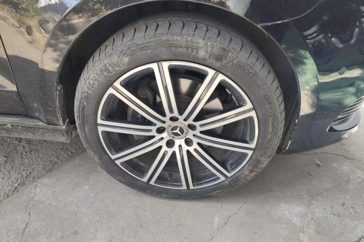 Used Mercedes-Benz V-Class 2016 V 260 L Prestige Extended Edition Right Front Wheel Hub