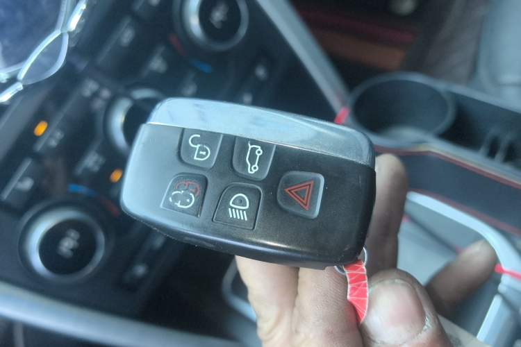 Used Land Rover Discovery Sport 2018 240 PS HSE Version Vehicle Key