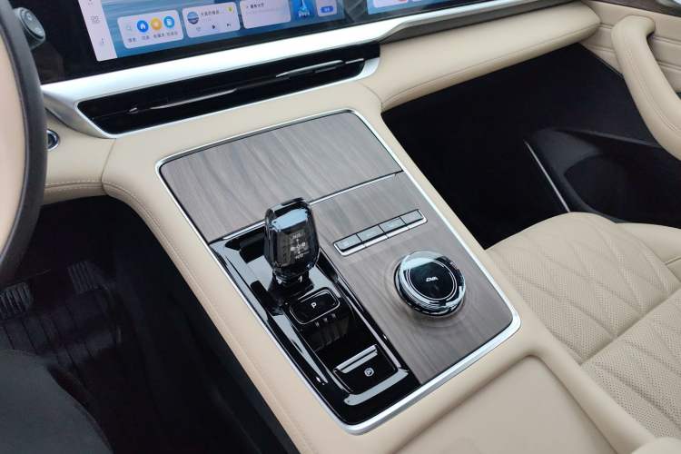 Used Geely Auto Monjaro L 2025 Dongfang Yao 2.0TD Automatic All-Wheel-Drive Wangyue Edition Gear Lever