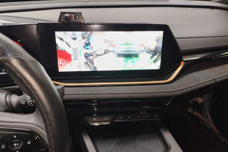 Used CHANGAN OSHAN X5 PLUS 2023 Revised 1.5T DCT Excellence Edition Audio And AC Panel