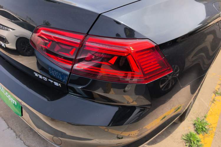 Used Volkswagen Magotan 2020 330TSI DSG Leading Model Right Rear Taillight