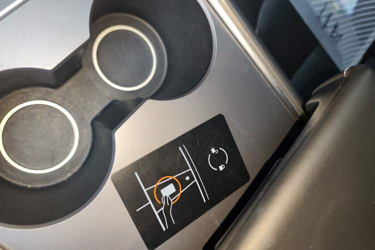 Used Tesla Model Y 2021 Long-Range All-Wheel-Drive Version 3D7
