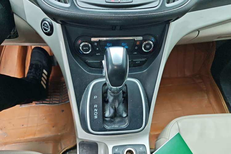 Used Ford Kuga 2013 1.6L GTDi 4x4 Elite Model Gear Lever