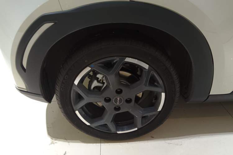 Used BYD Seagull 2025 405 km Flying Edition Right Rear Wheel Hub