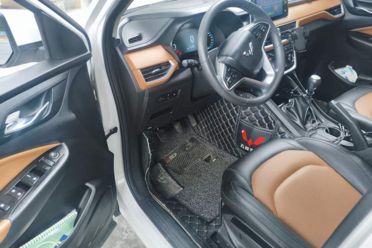 Used Wuling Hongguang S3 2018 1.5T Manual Luxury Model China V Standard