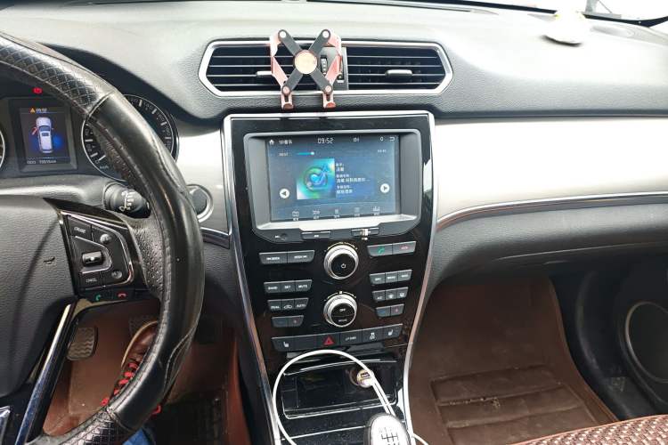 Used Haval H2 2016 Red-Label 1.5T Manual Two-Wheel Drive Luxury Model