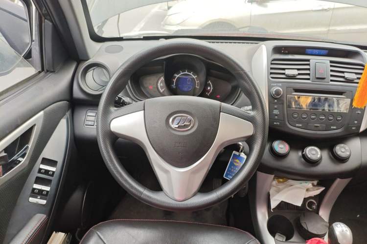 Used Lifan Auto X60 2015 1.8L Manual Comfort Model China V Standard
