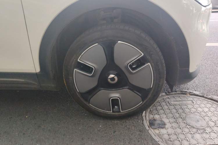 Used smart #1 2022 Premium Edition Right Front Wheel Hub