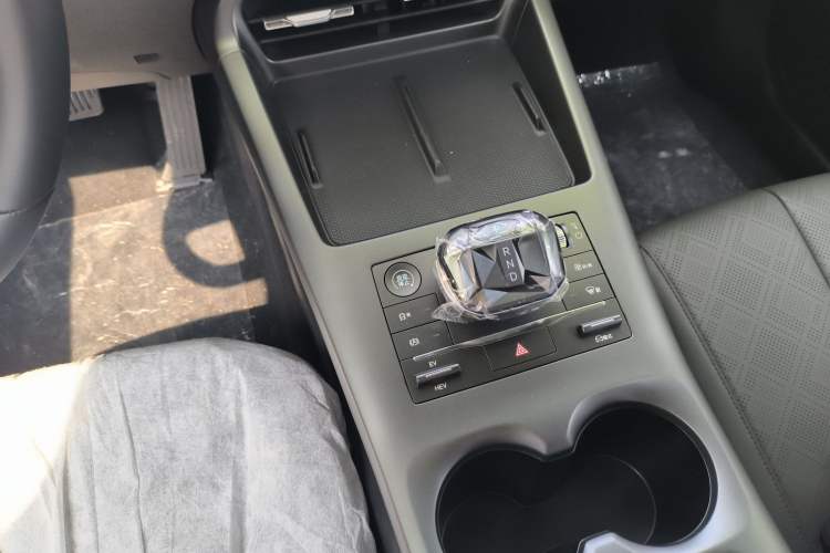 Used BYD Qin PLUS 2025 DM-i Smart Drive 55KM Leading Model Gear Lever