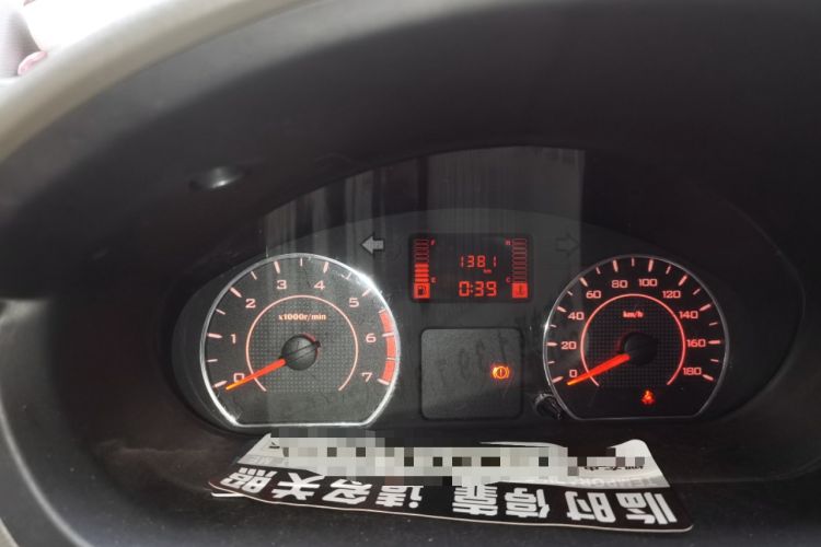Used Wuling Rongguang V 2016 1.2L Practical Version Odometer Close Up