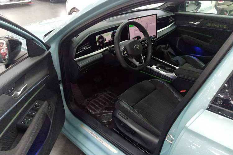 Used Volkswagen Passat 2025 Pro 380TSI Starry Dragon Luxury Edition
