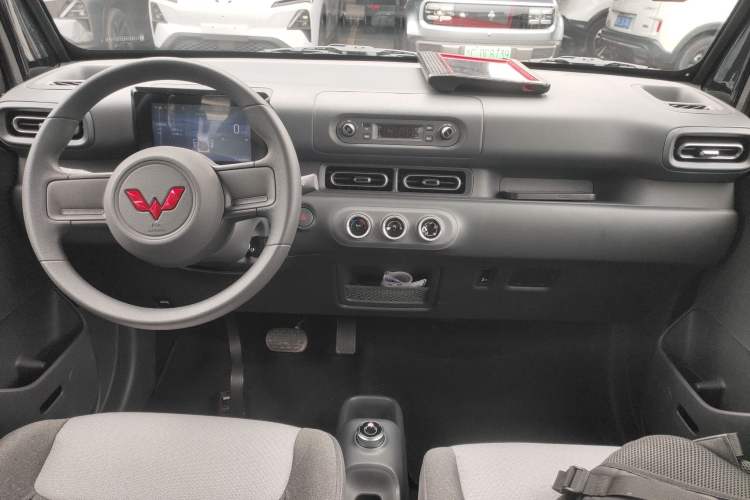 Used Wuling Zhiguang New Energy 2025 Model 305km Ambitious Edition
