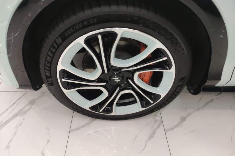 Used IM LS7 2023 90 kWh Elite Rear-Drive Version
