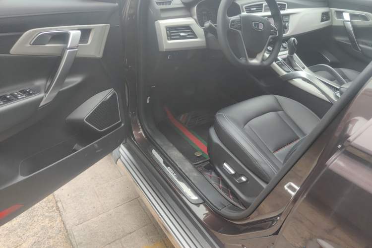 Used Geely Auto Emgrand X7 Sport 2018 1.8TD Automatic Two-Wheel Drive Smart Connect 4G Internet Edition Driver Seat