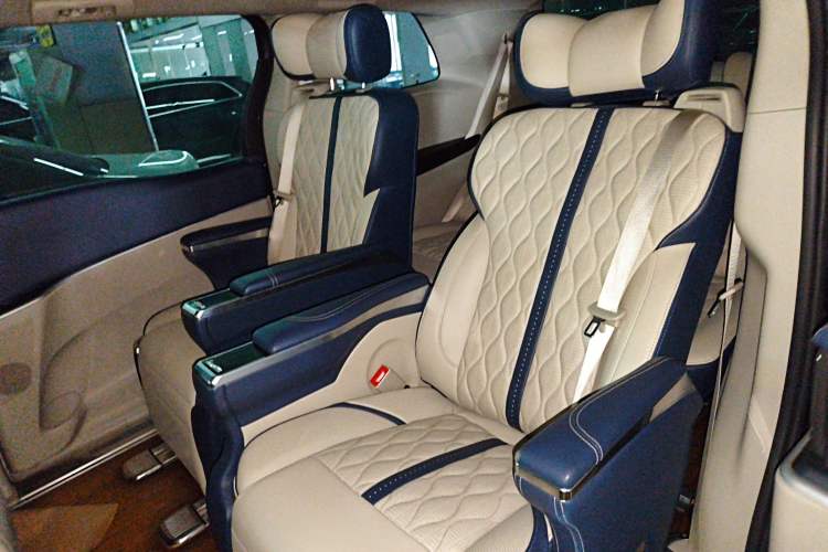 Used Buick GL8 2020 Land Business Class 652T Luxury Model
