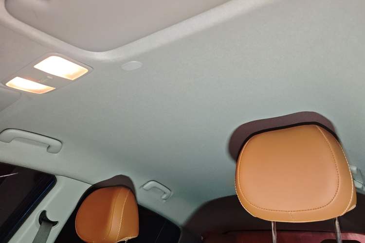 Used Kia KX Cross 2017 1.4L AT GLS Headliner