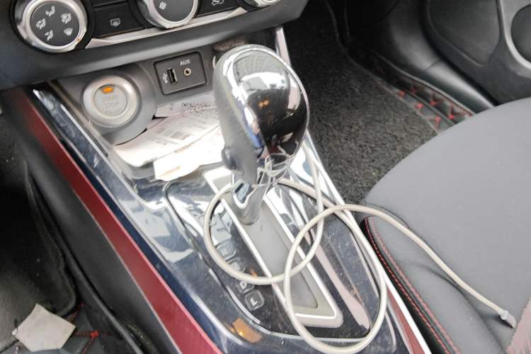Used Nissan Lannia 2016 1.6L CVT Smart Cool Edition Gear Lever