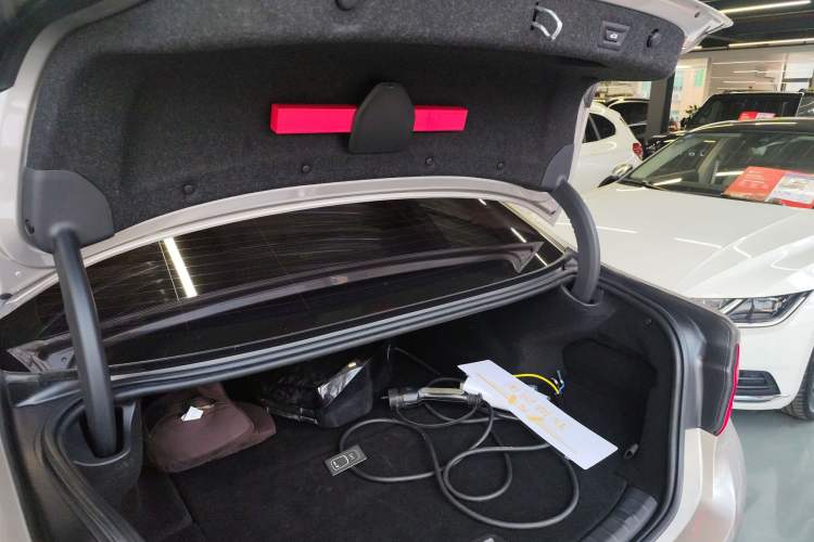 Used BMW 5 Series New Energy 2019 Updated Version 530Le Luxury Package Trunk