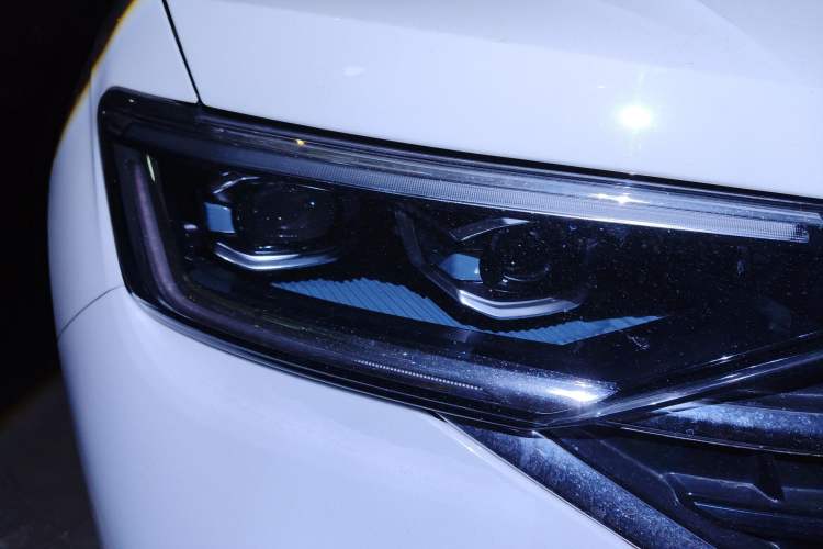 Used Volkswagen Tayron GTE Plug-in Hybrid 2023 280TSI Luxury Plus Advanced Edition Right Front Headlight