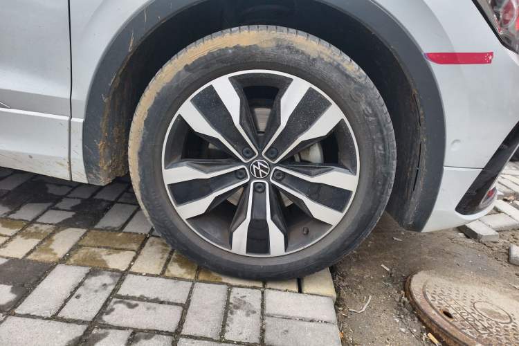 Used Volkswagen Tiguan L 2022 330TSI Automatic Two-Wheel Drive R-Line Enhanced Edition