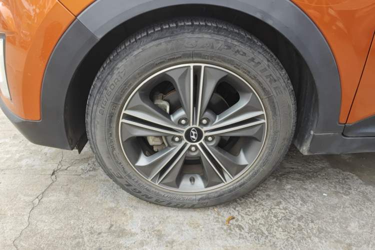 Used Hyundai ix25 2015 1.6L Automatic Two-Wheel Drive Smart GLS Trim Left Front Wheel Hub