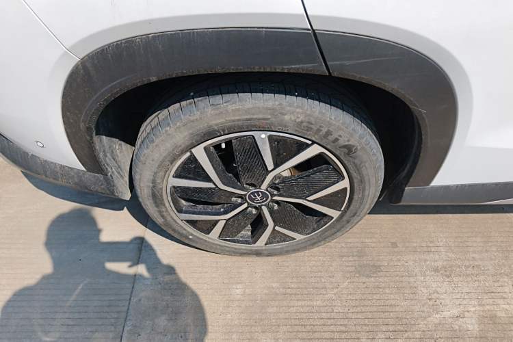 Used BYD Song L DM-i 2025 Intelligent Driving Version 112 km Leading Trim Right Rear Wheel Hub