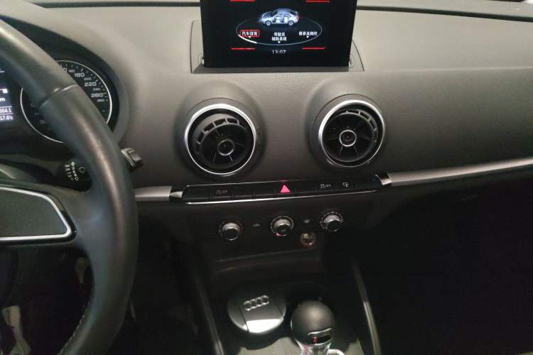 Used Audi A3 2016 Limousine 35 TFSI Ambition Edition Audio And AC Panel