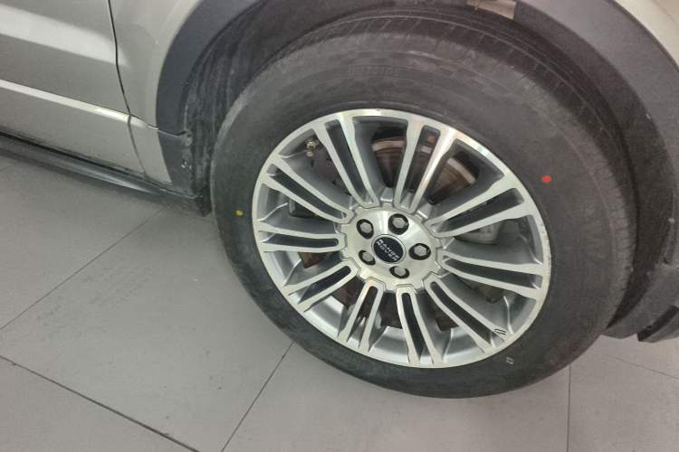 Used Land Rover Range Evoque 2012 2.0T 5-Door YAOZHI Version Right Front Wheel Hub