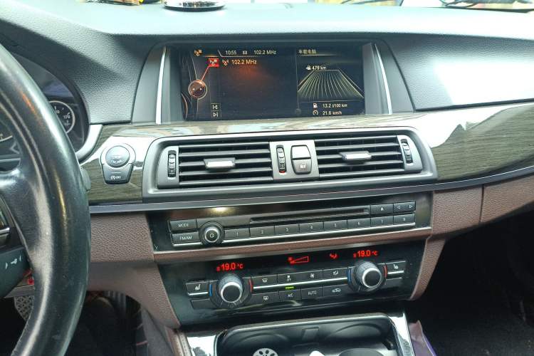 Used BMW 5 Series 2014 525Li Luxury Design Package
