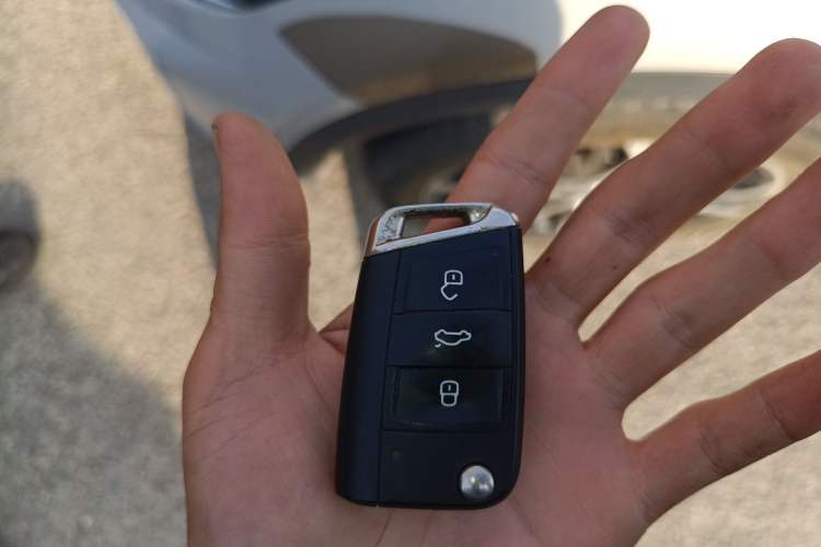 Used Volkswagen T-ROC 2018 280TSI DSG Two-Wheel-Drive Luxury Version China V Emission Standard
