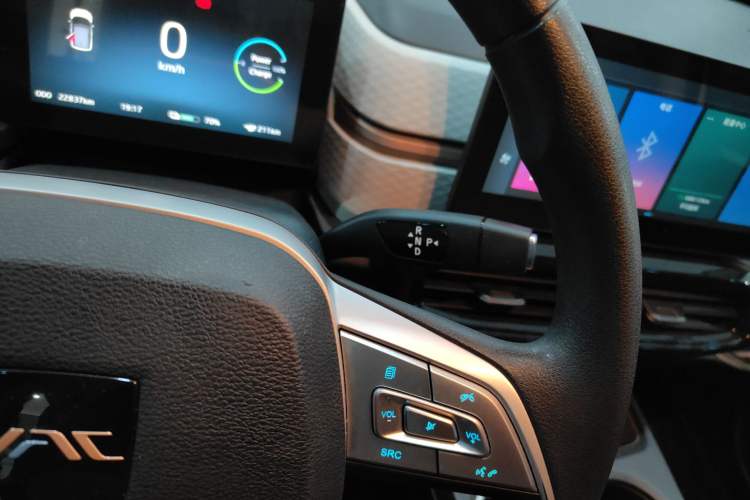 Used JAC Yiwei E10X 2024 Charming Edition 301km Lite Gear Lever