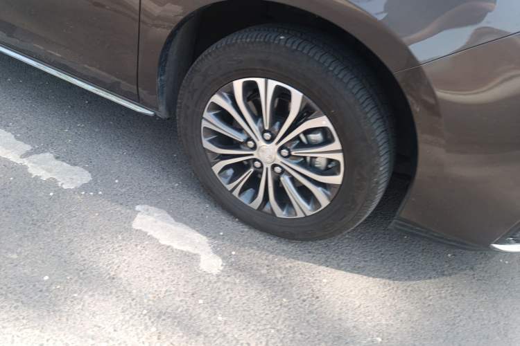 Used Buick GL8 2023 Land Executive Class Comfort Model