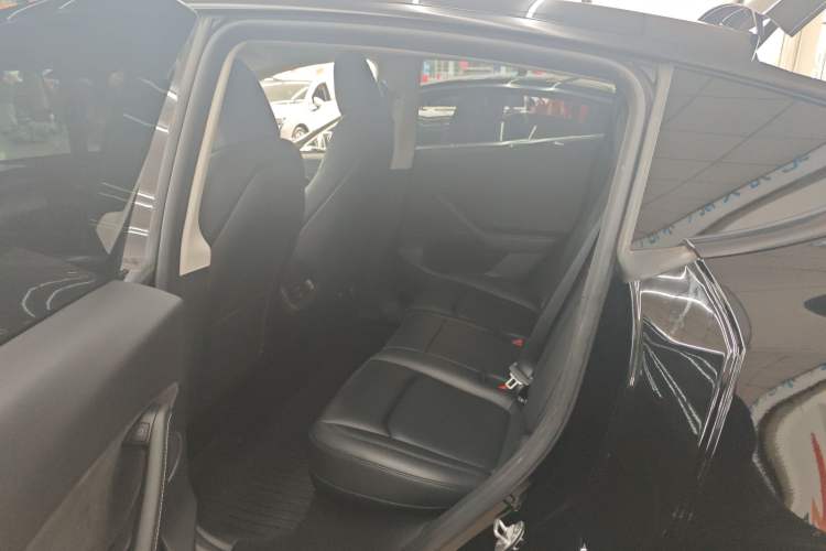 Used Tesla Model Y 2023 Long-Range All-Wheel-Drive Version
