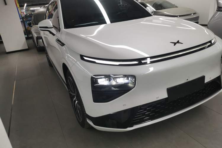 Used XPeng G9 2022 702 Pro Exterior 2