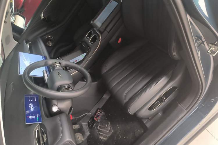 Used AION V 2024 Aion Tyrannosaurus 650 Smart Premium Edition