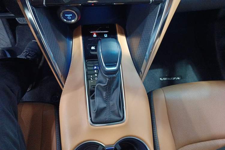 Used Toyota Venza 2022 Dual-Engine 2.5L CVT Two-Wheel Drive Prestige Edition