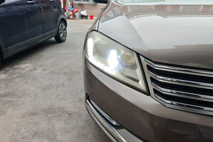 Used Volkswagen Magotan 2013 1.8TSI Premier Model Right Front Headlight