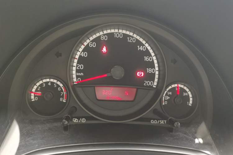 Used Volkswagen up! 2015 1.0L move up! Instrument Cluster