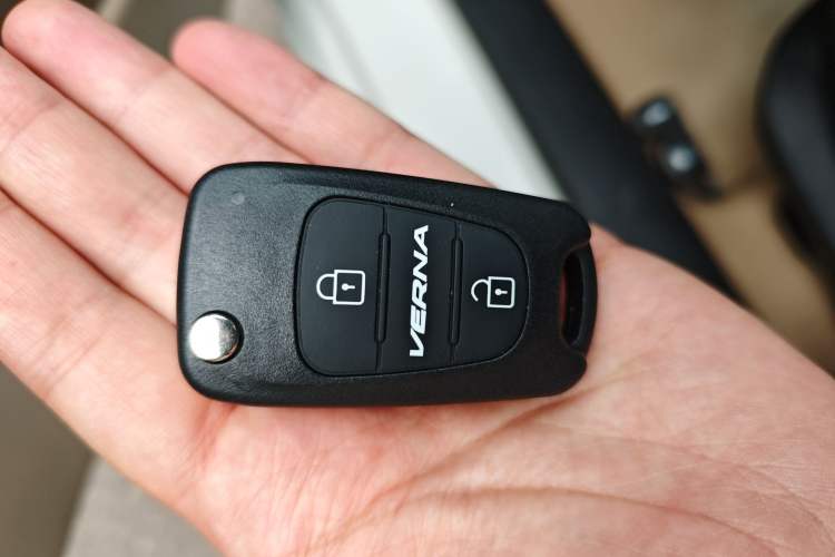 Used Hyundai Verna (older generation) 2014 1.4L Manual Smart GLS Trim Vehicle Key