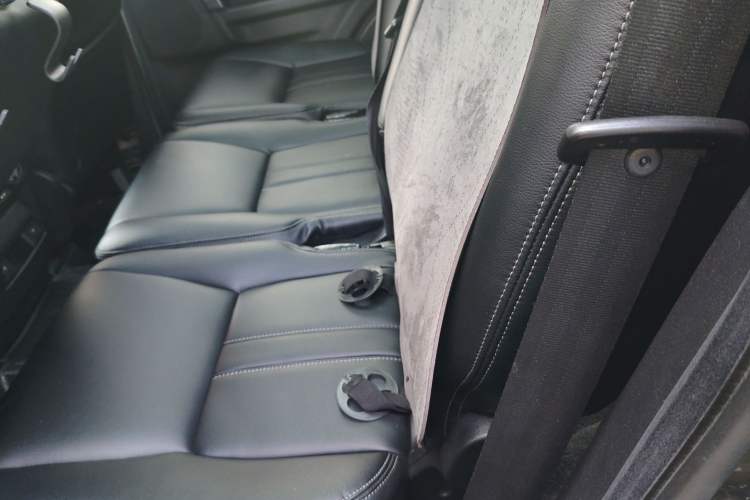 Used Land Rover Discovery 2013 3.0 SDV6 HSE Diesel Edition Left Rear Seat