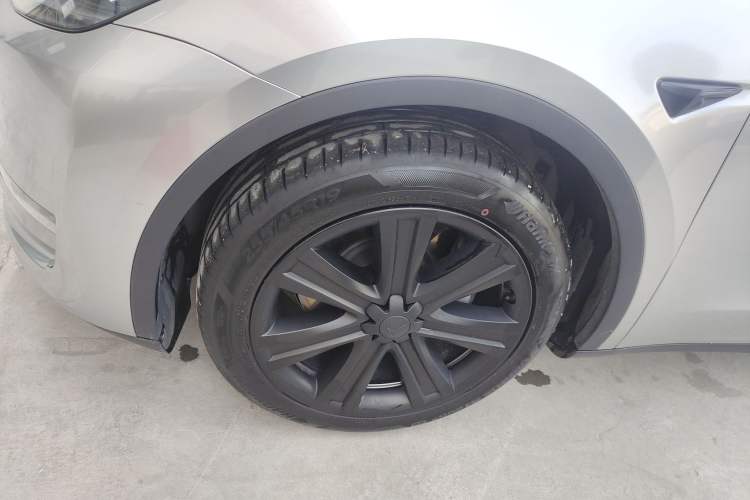 Used Tesla Model Y 2023 Long-Range All-Wheel-Drive Version