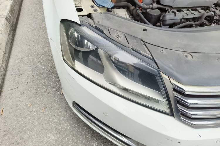 Used Volkswagen Magotan 2013 1.8TSI Premier Model Right Front Headlight