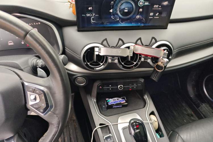 Used Wey VV6 2021 2.0T Two-Wheel Drive Smart Plus Audio And AC Panel