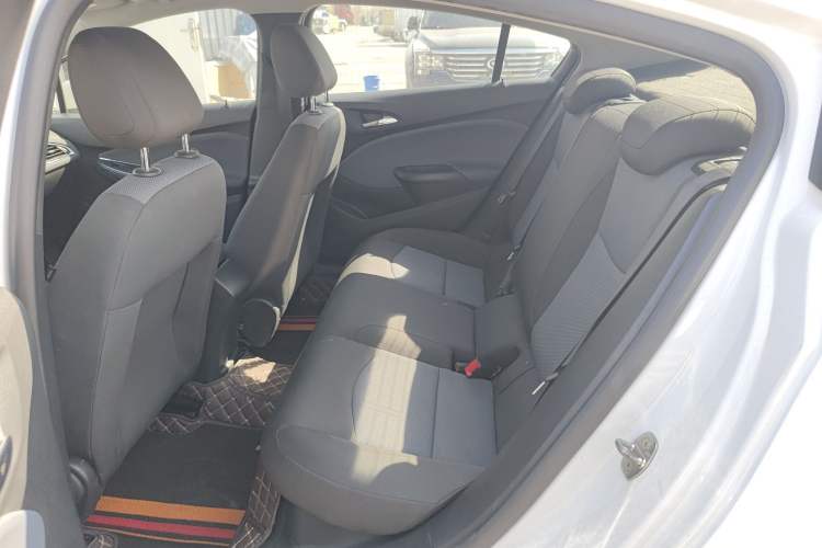 Used Chevrolet Cruze 2018 320 Automatic Pioneer Sunroof Edition
