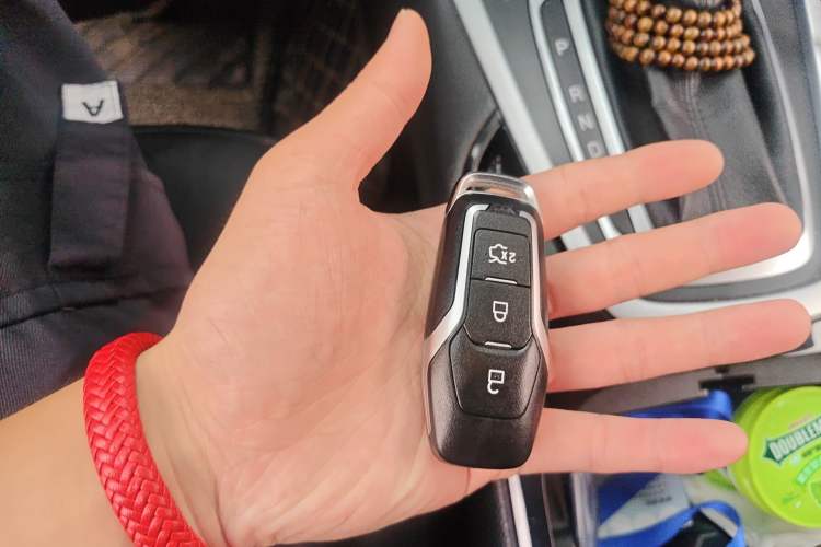 Used Ford Edge 2016 EcoBoost 245 Two-Wheel-Drive Titanium 7-Seater
