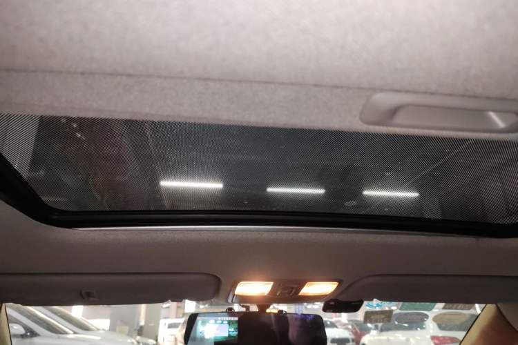 Used Hyundai Verna (older generation) 2014 1.4L Automatic Leading-Edge GLX Headliner