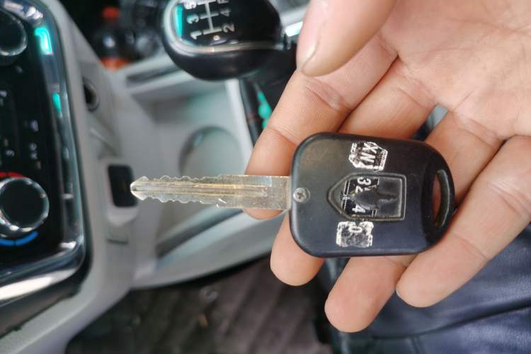 Used Jinbei New Hiace X30L 2021 1.5L Wealth Central Air Conditioning Edition Van China VI Standard SWC15M Vehicle Key